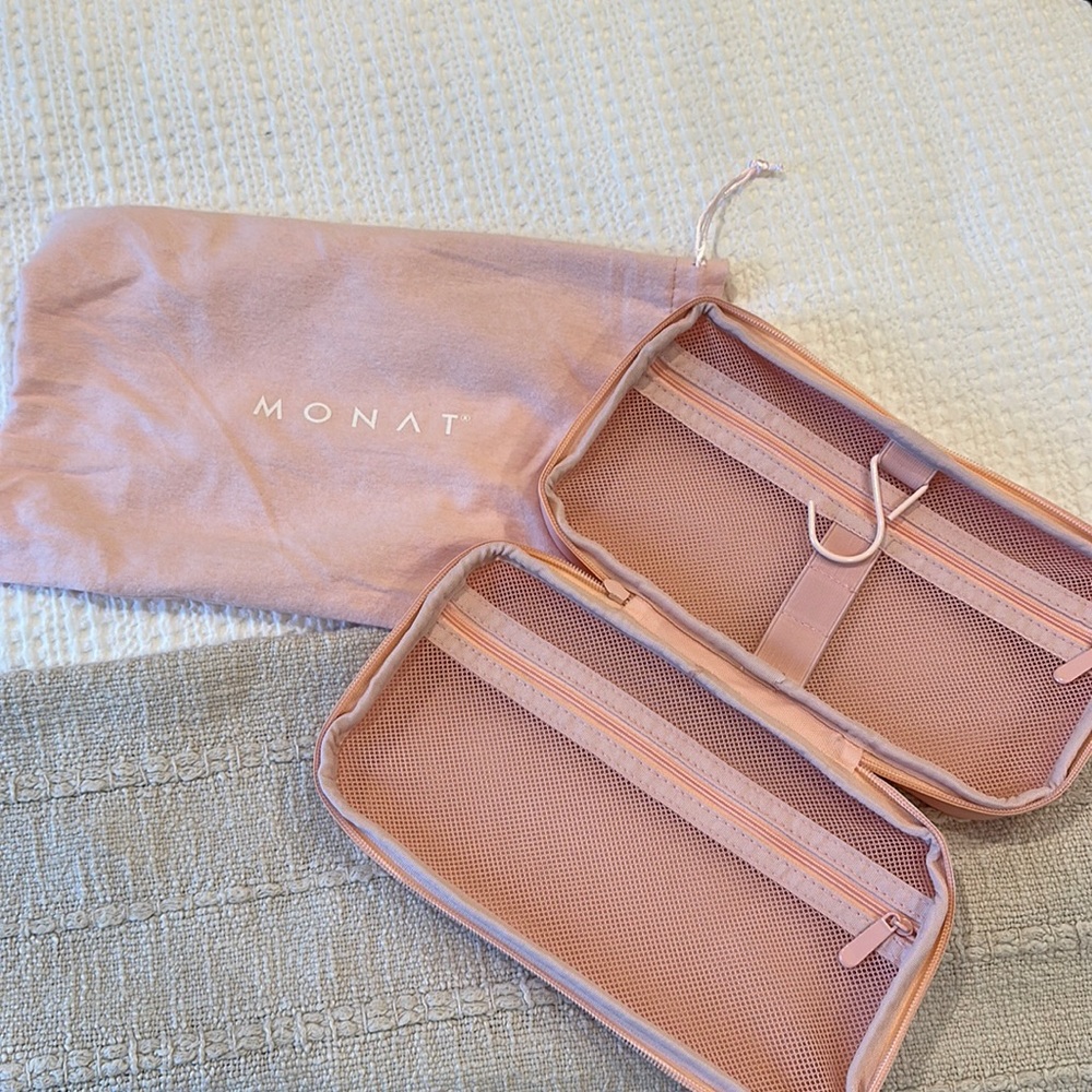 Brand New… Monat silicone travel case